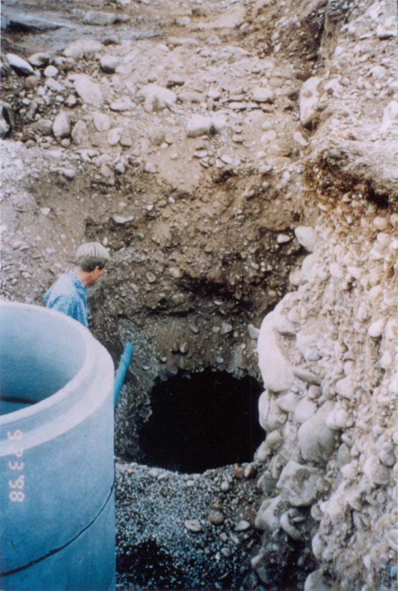 Figure 05. Subsurface void encountered during construction in river terrace gravel overlying Eagle Valley Evaporite, September 1998. Photo credit: R. Mock, Hepworth-Pawlak Geotechnical.